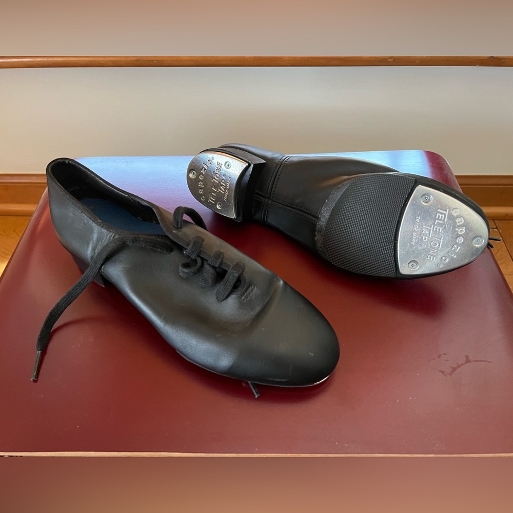 Capepezio tap shoes - Size 6 - Excellent condition!